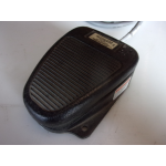 voetschakelaar met bescherming. Gebruikt.